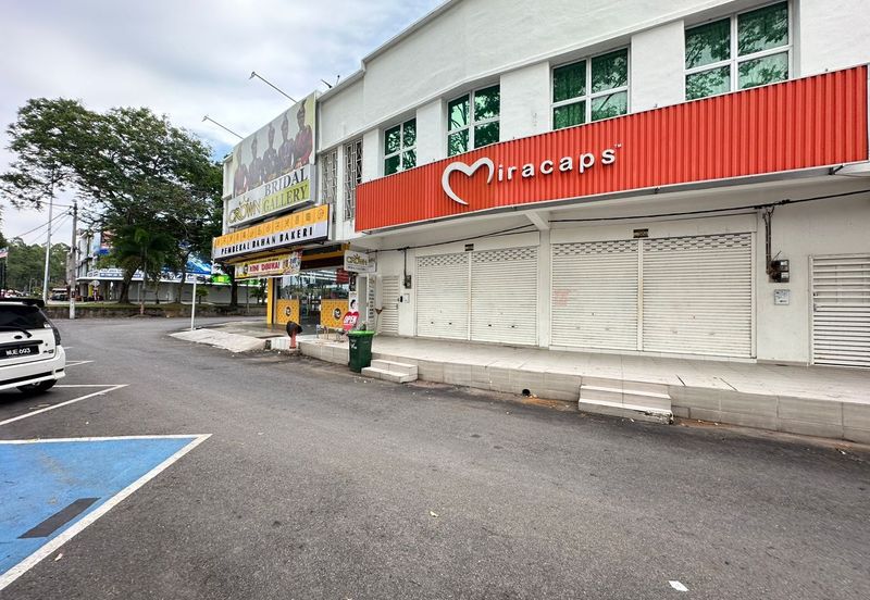 Facing Road 2 Storey Shoplot Taman Suria Jalan Hospital Pekan Jitra For Sale
