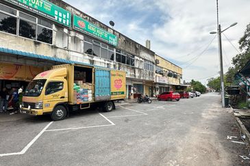 Facing Road 2 Storey Shoplot Taman Suria Jalan Hospital Pekan Jitra For Sale