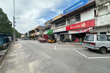 Facing Road 2 Storey Shoplot Taman Suria Jalan Hospital Pekan Jitra For Sale
