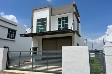 Light Industrial 1.5 storey Bungalow Warehouse Kangar Jaya Perlis For Rent