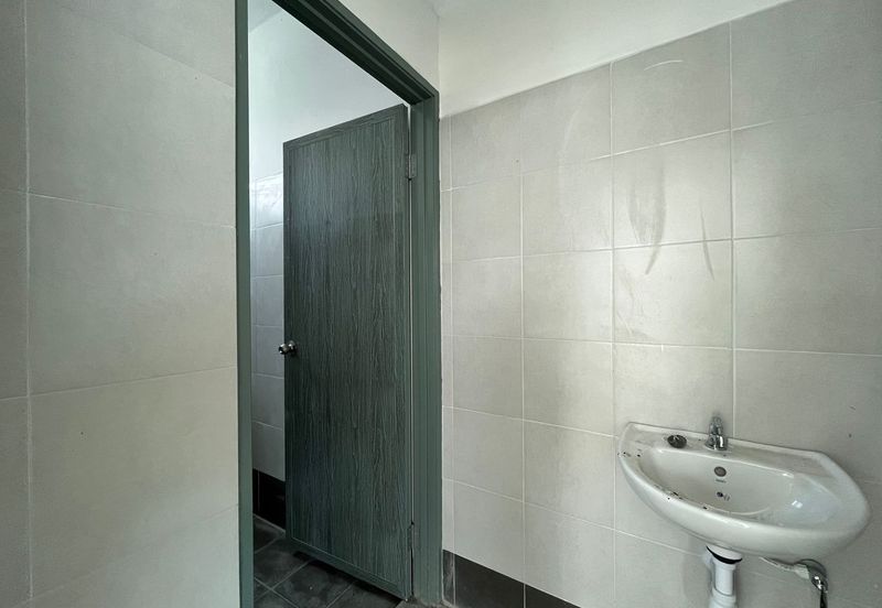 Light Industrial 1.5 storey Bungalow Warehouse Kangar Jaya Perlis For Rent