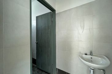 Light Industrial 1.5 storey Bungalow Warehouse Kangar Jaya Perlis For Rent