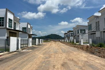Light Industrial 1.5 storey Bungalow Warehouse Kangar Jaya Perlis For Rent