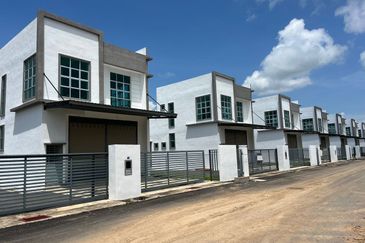 Light Industrial 1.5 storey Bungalow Warehouse Kangar Jaya Perlis For Rent