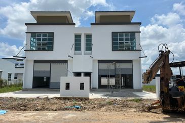 Light Industrial 2 Combining 1.5 Storey Semi D Warehouse Kangar Jaya Perlis For Rent