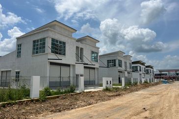 Light Industrial 2 Combining 1.5 Storey Semi D Warehouse Kangar Jaya Perlis For Rent