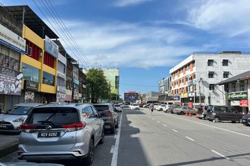 Jalan Pintu Sepuluh