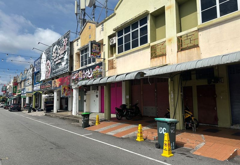 Kompleks Perniagaan Anggerik