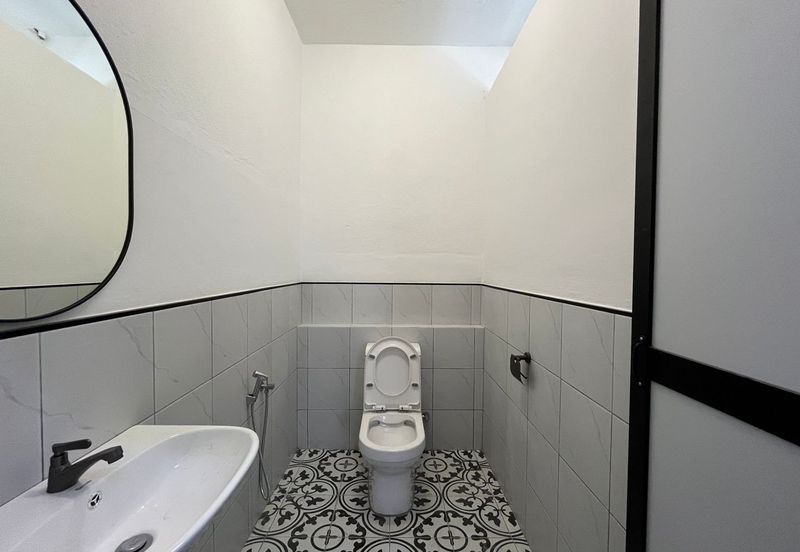 Renovated 1st & 2nd Floor Shoplot Near City Plaza Alor Setar City Centre For Rent