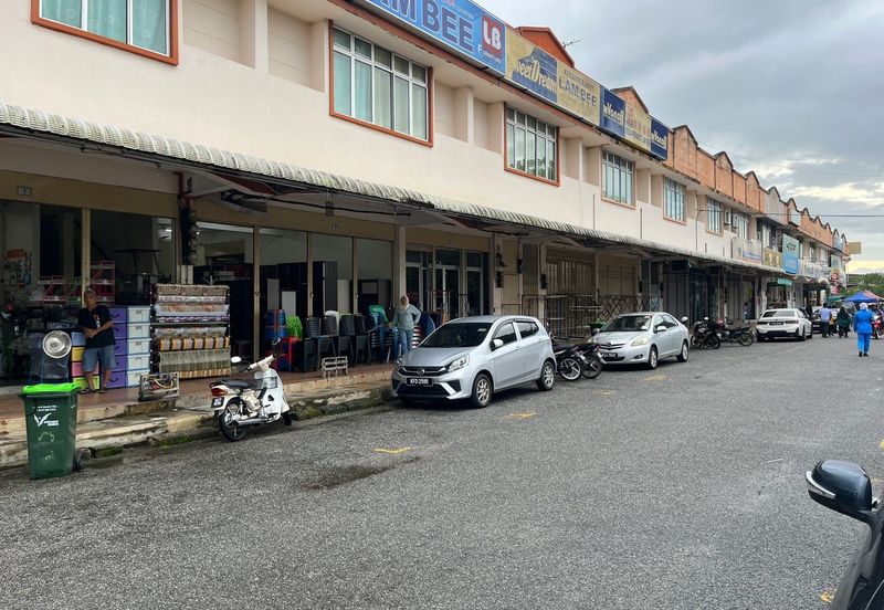 Kompleks Perniagaan Langgar