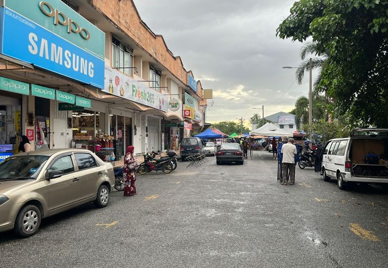 Kompleks Perniagaan Langgar