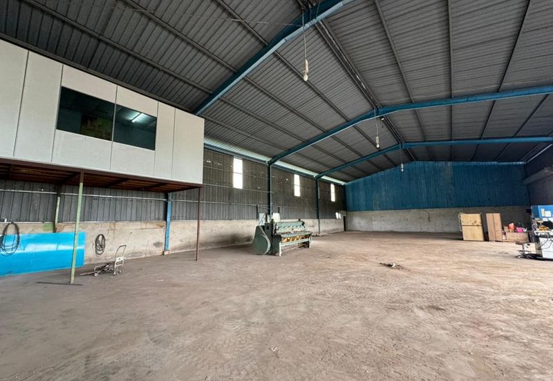 Facing Road Warehouse Gudang with Land Jitra Kedah For Rent Untuk Disewa