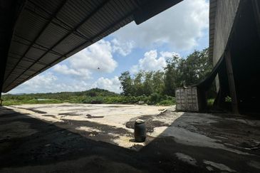 Warehouse Gudang with Office & Land Jitra Kedah For Rent Untuk Disewa