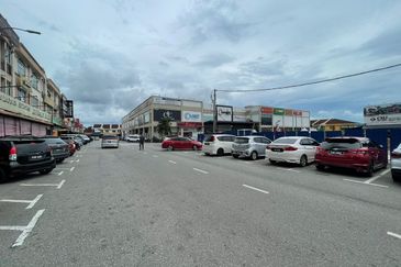 Jalan Pekan Changloon