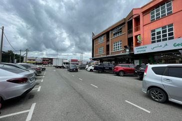Jalan Pekan Changloon