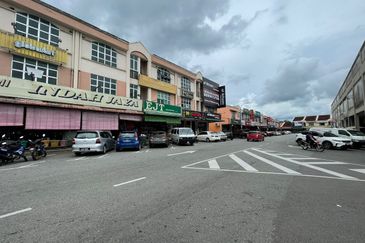 Jalan Pekan Changloon