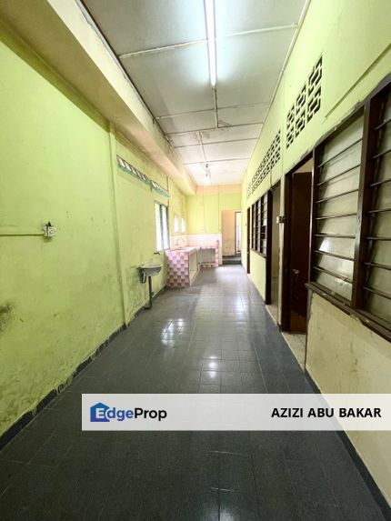 Kubang buaya hot area , Johor, Kangkar Pulai