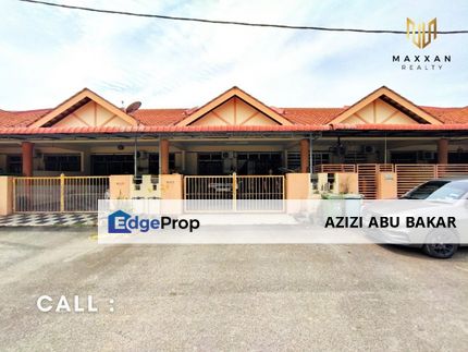 Teres setingkat suku Kempadang aman depan padang, Pahang, Kuantan