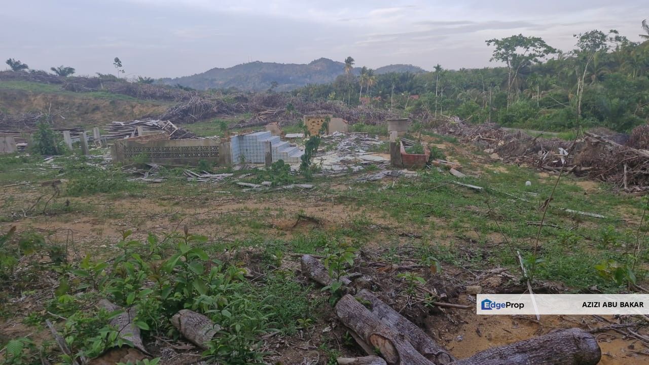 Tanah tepi jalan kg tok muchong wakaf tapai , Terengganu, Marang