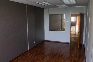 Taipan Business Centre, USJ 10