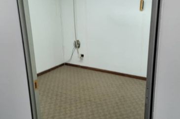 Taipan Business Centre, USJ 10