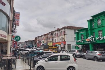 Taipan Business Centre, USJ 10