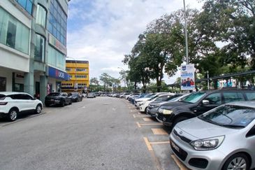 Taipan Business Centre, USJ 10