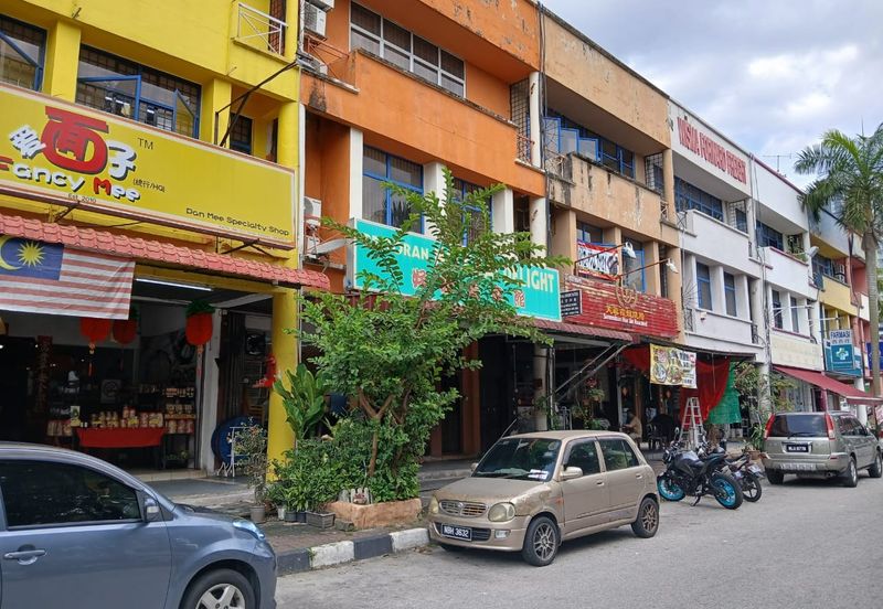 HiCom-Glenmarie Industrial Park