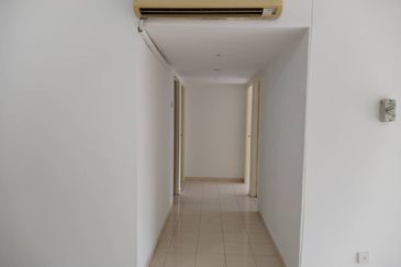 Gombak Idaman Putra setapak condominium lower floor for sales