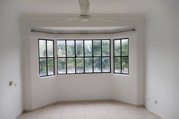 Gombak Idaman Putra setapak condominium lower floor for sales