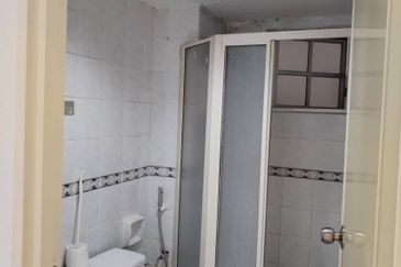 Gombak Idaman Putra setapak condominium lower floor for sales