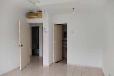 Gombak Idaman Putra setapak condominium lower floor for sales