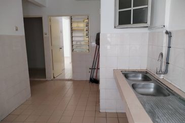 Gombak Idaman Putra setapak condominium lower floor for sales