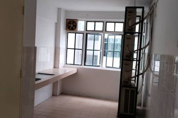 Gombak Idaman Putra setapak condominium lower floor for sales
