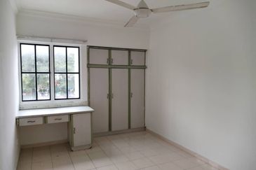 Gombak Idaman Putra setapak condominium lower floor for sales