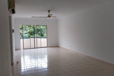 Gombak Idaman Putra setapak condominium lower floor for sales