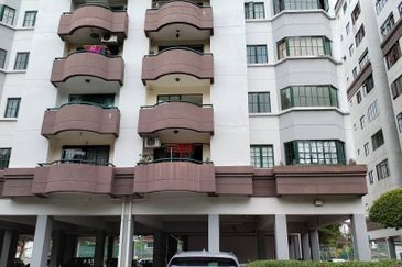 Gombak Idaman Putra setapak condominium lower floor for sales