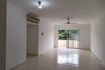 Gombak Idaman Putra setapak condominium lower floor for sales