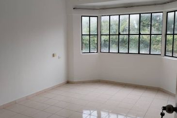 Gombak Idaman Putra setapak condominium lower floor for sales