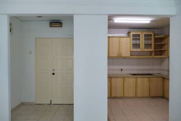 Gombak Idaman Putra setapak condominium lower floor for sales