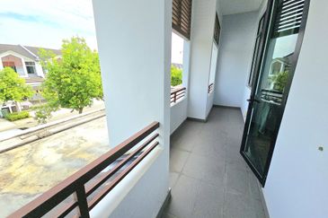 Cradleton @ Eco Majestic