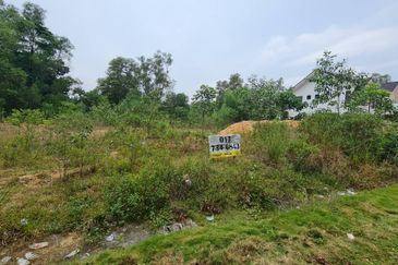 Bungalow Land Semenyih Tasik Kesuma near mainroad