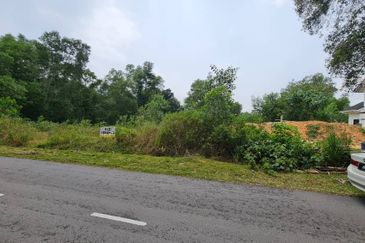 Bungalow Land Semenyih Tasik Kesuma near mainroad