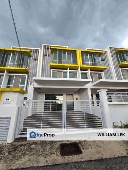 Kaseh height Semenyih Mewah 3 Storey house full loan, Selangor, Semenyih