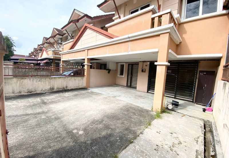 Persiaran Puncak Alam 1 