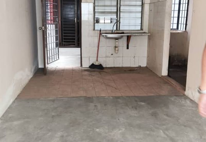 Rumah Pangsa Impian, Bandar Saujana Putra