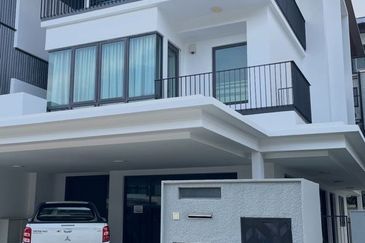 Duta Villa, Setia Alam