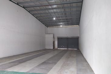 1 Storey Link Factory In Nilai ( 30 feet x 100 ft, 3000 sqft)