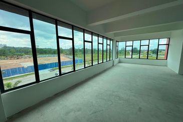 3 Storey Semi Detached Factory In Sepang