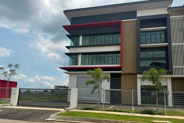 3 Storey Semi Detached Factory In Sepang